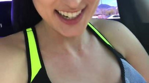 Fitness babe gets all wet and naughty in the car