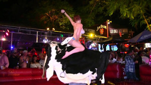 Amateur hotties are ready for some freaky bull riding