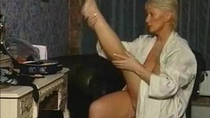 Attractive mature woman Alexis Capaldi teases with her big booty