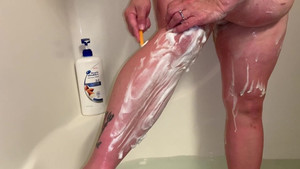 Lusty amateur with thick curves shaves her pussy in the shower